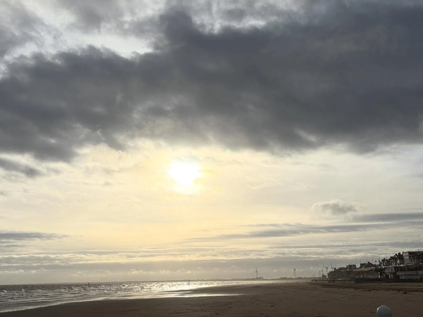 Fab skies at the beach today. No filter required! 
.
.
.
.
.
.
.
#beach #beachphotography #skies #coastallandscape #photographer #sophiehannahwalker #attentiveart