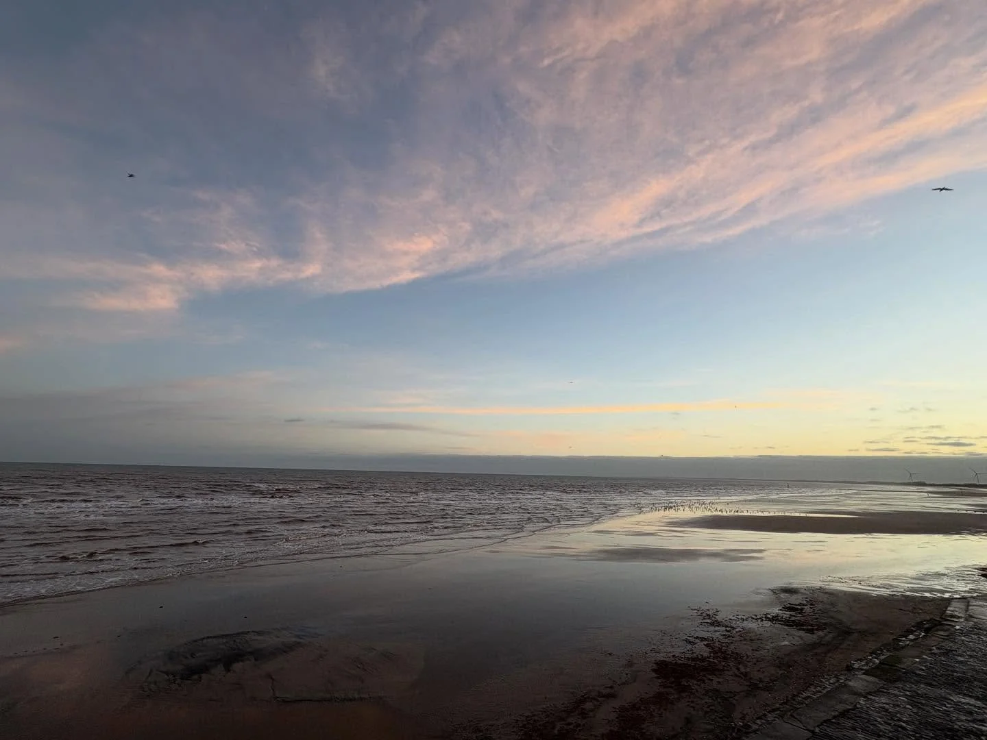 Dramatic skies at dusk! Went to the beach just to take photos today. Didn&rsquo;t seem much going on when I got there but then I took this - I love how it never lets me down! 
.
.
.
.
.
.
#photography #beach #sunset