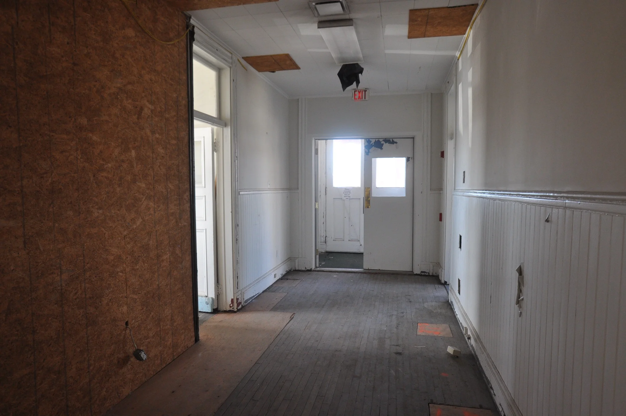 Photo 17 before-grand trunk - hallway.jpg
