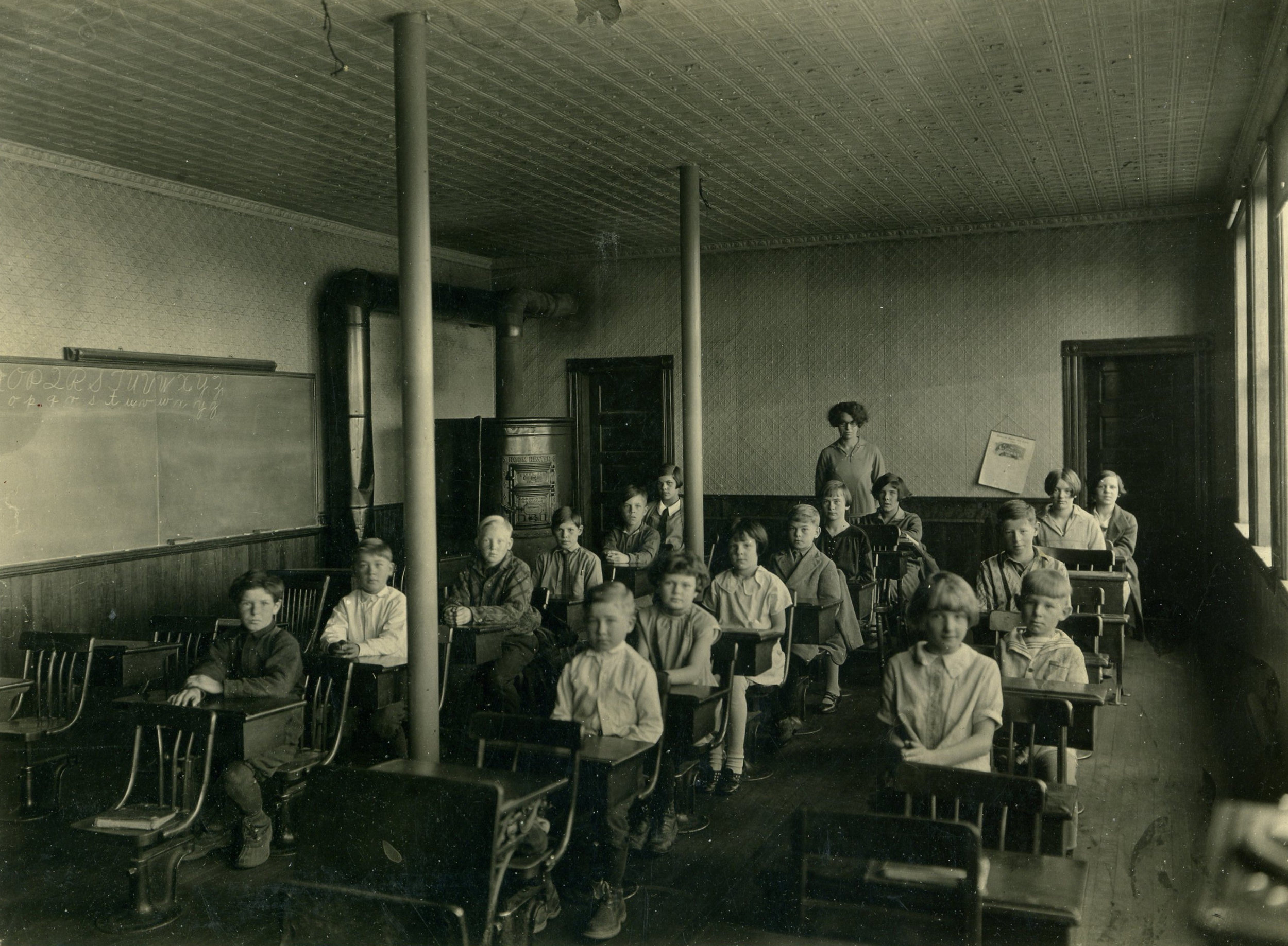 Historic image 1927 interior school room.jpg