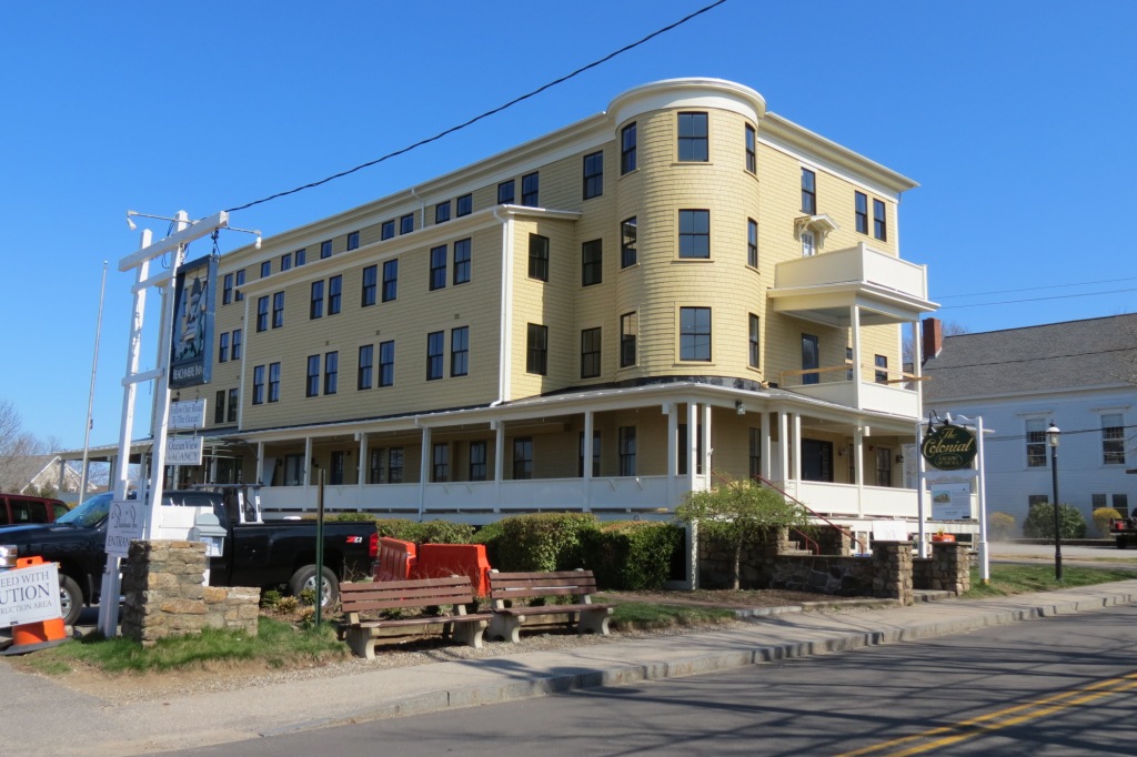 ColonialInn_002.JPG