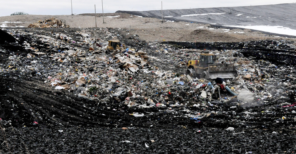 484493_499602-20160229-trash.jpg