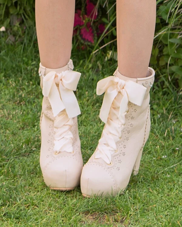 lizlisashoes.jpg