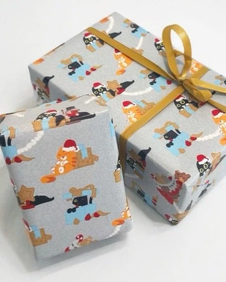 🥰 Delighted to launch our brand new cat themed Christmas wrapping paper!  Please note that as this is a paper based product, it has zero % tariffs for US customers too. Take a look 💕🐈&zwj;⬛🥰 https://pickleandnancy.etsy.com/listing/4326856167