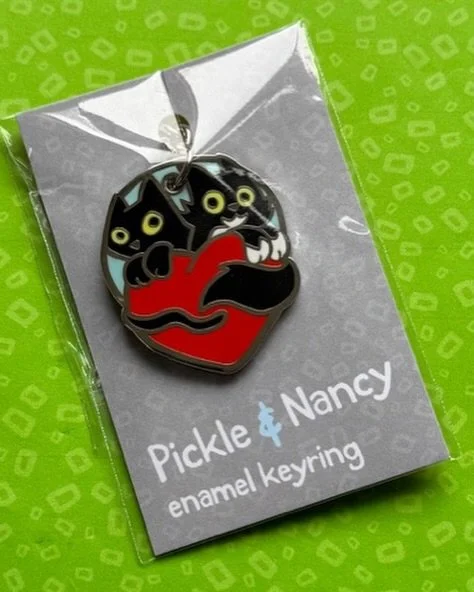 💕Looking to treat yourself this Monday morning? Then check out our brand new cats and heart keyring! We are so delighted to launch this today - take a browse 🥰🛍️ http://pickleandnancy.etsy.com