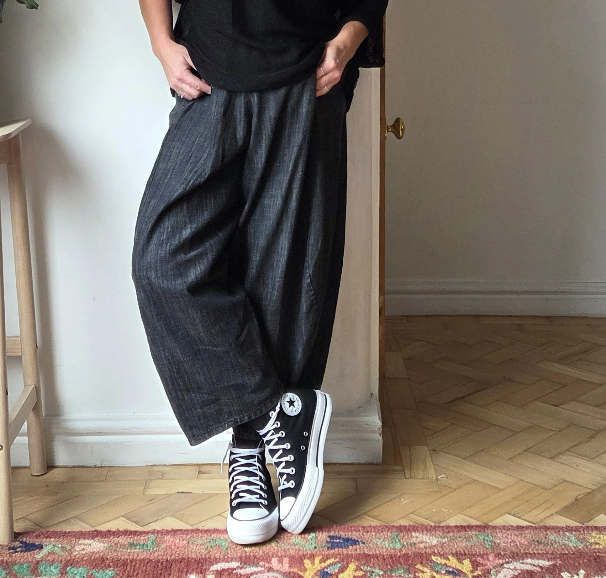 Cropped barrel jeans