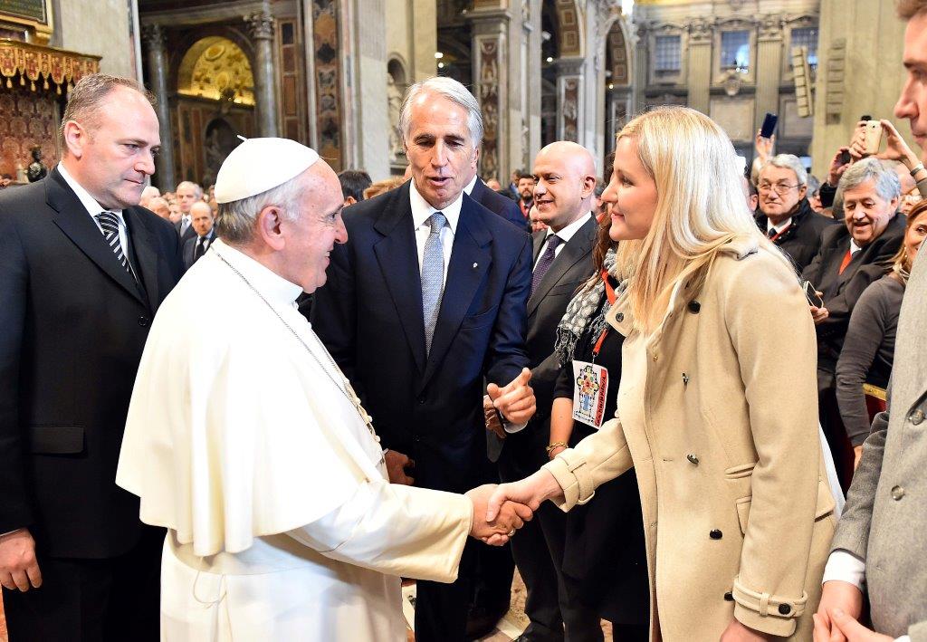 Kirsty-Coventry-pope-Francis.jpg