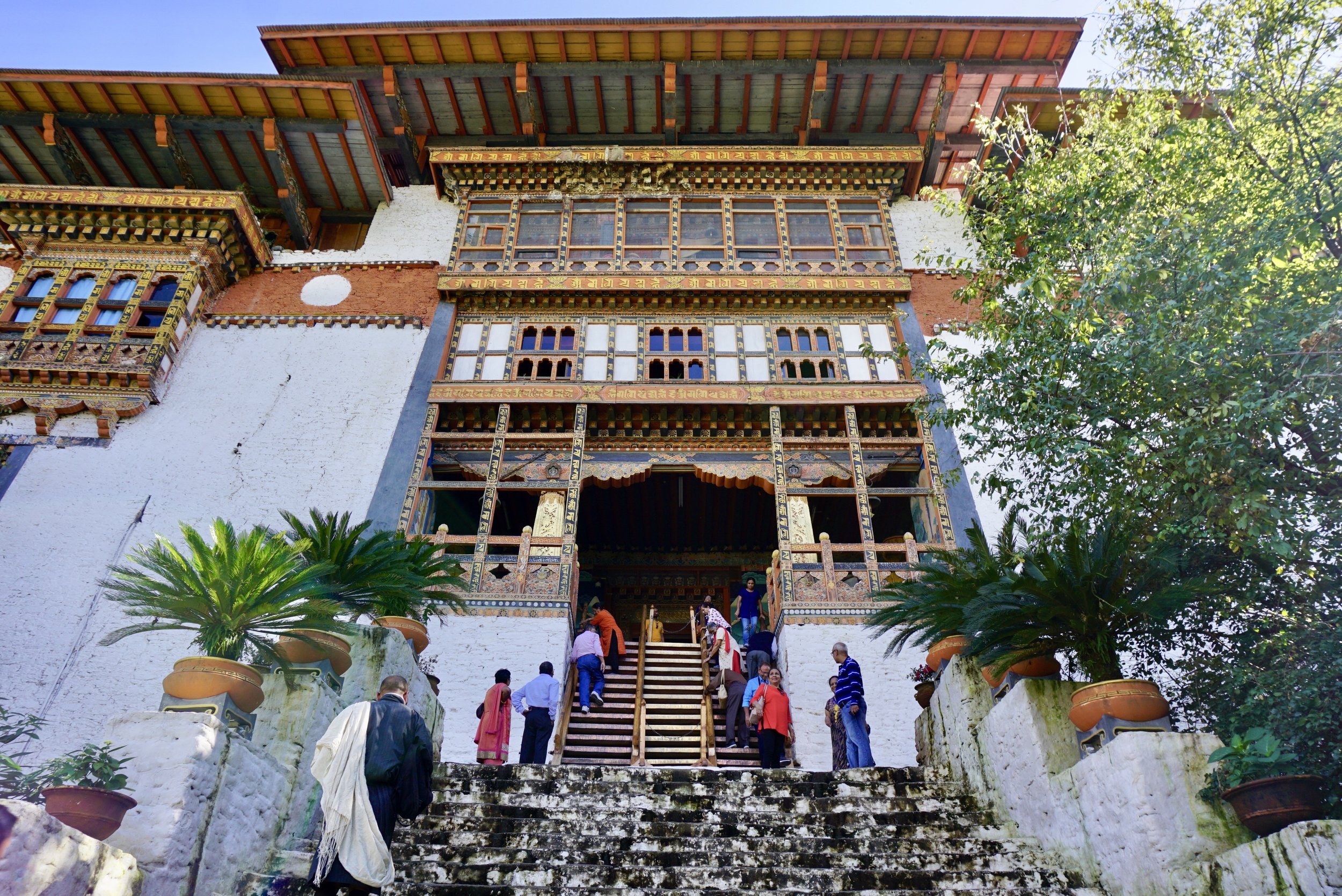 Punakha Dzong entrance.jpeg