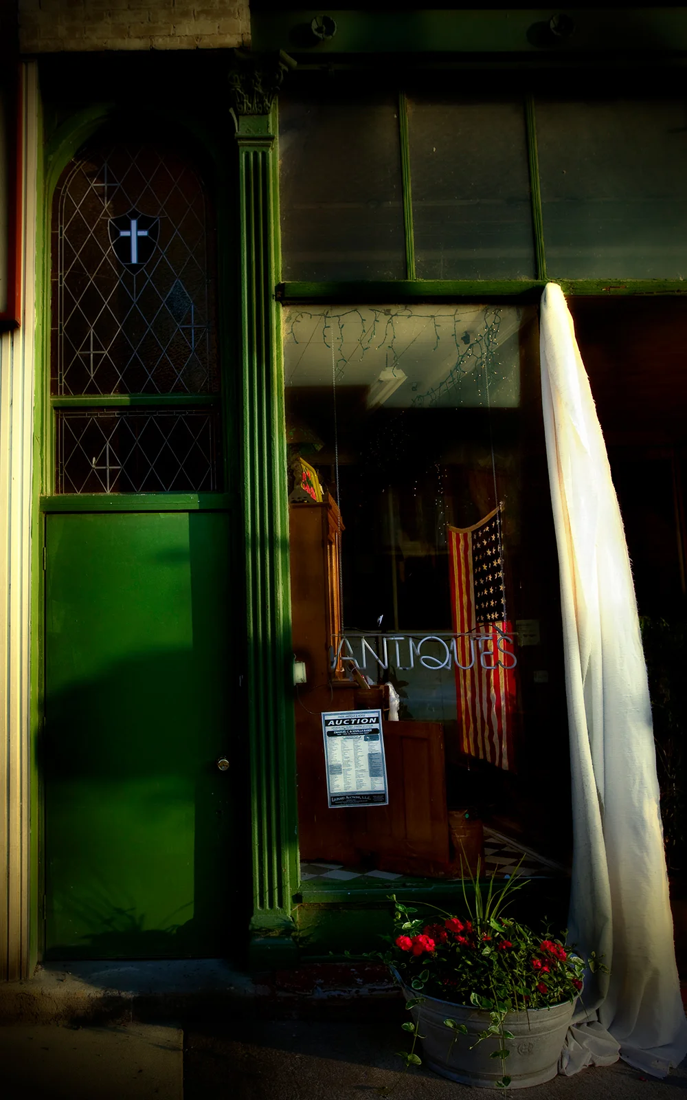 antiquesstore.jpg