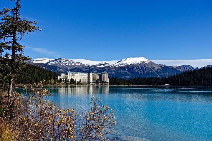 lake-louise-1901678__480.jpg