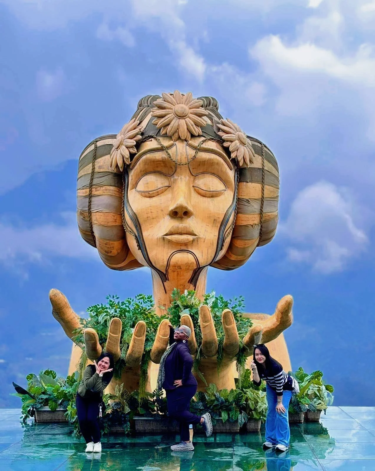 Sunday blessings from the Overton Travel Team.
#ThankfulGratefulBlessed #WeOutside #Vietnam