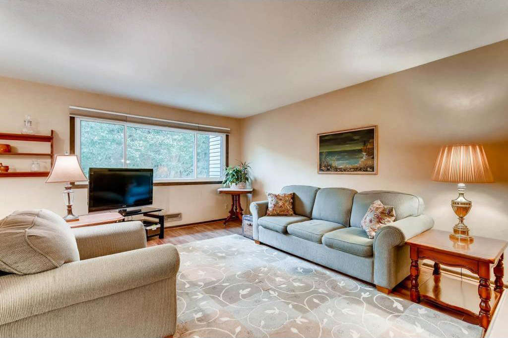 Amanda October sold 13620 Everton Avenue Apple Valley.jpg