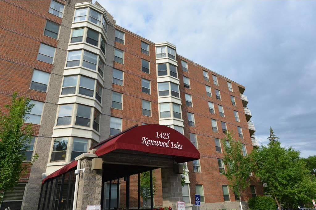 1425 Kenwood Isles.jpg