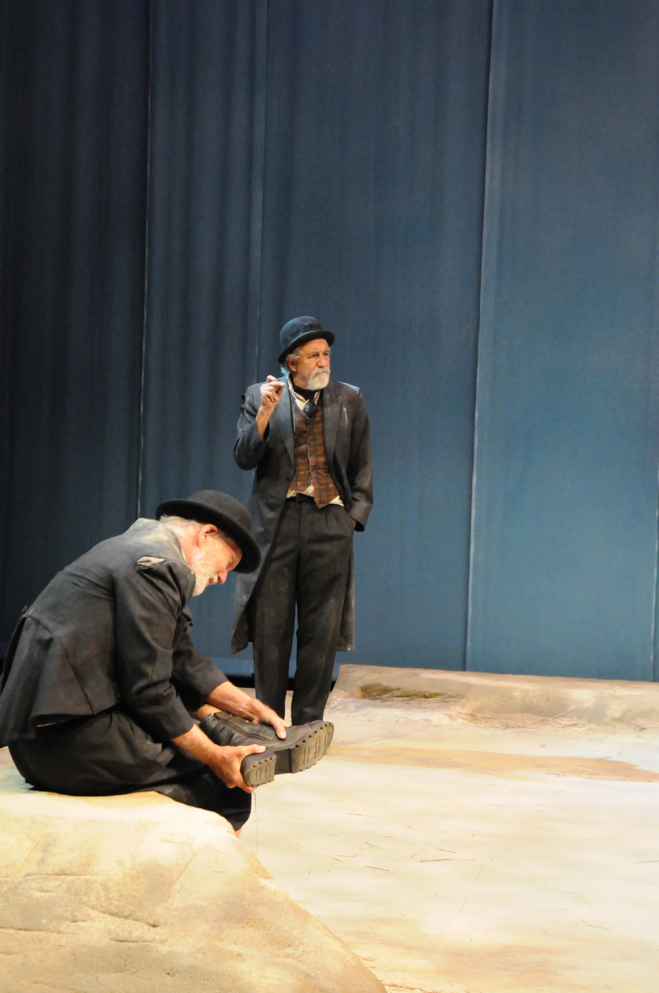 Waiting for Godot - DeDe & GoGoo