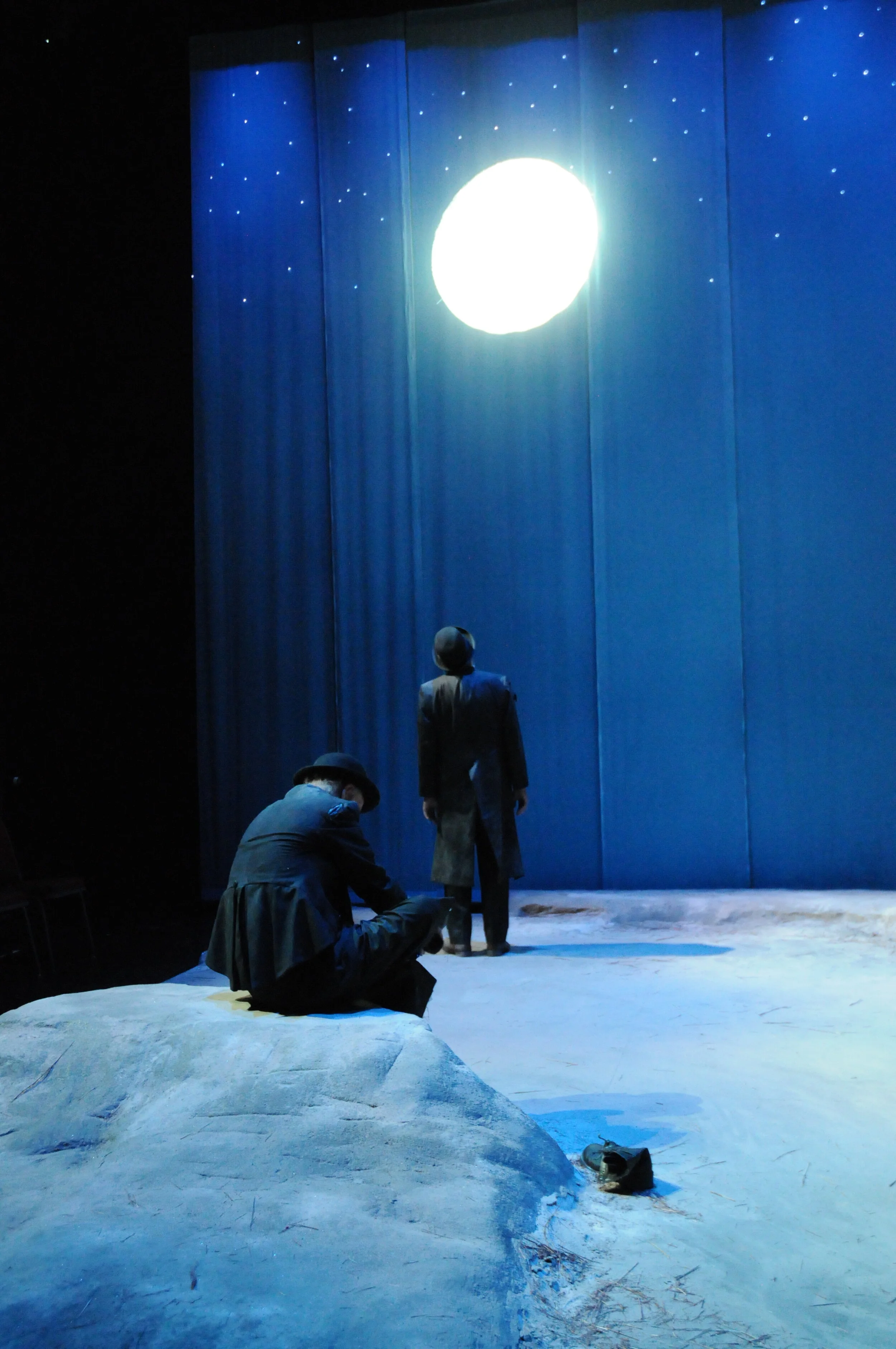 Waiting for Godot - Staring at the Moon