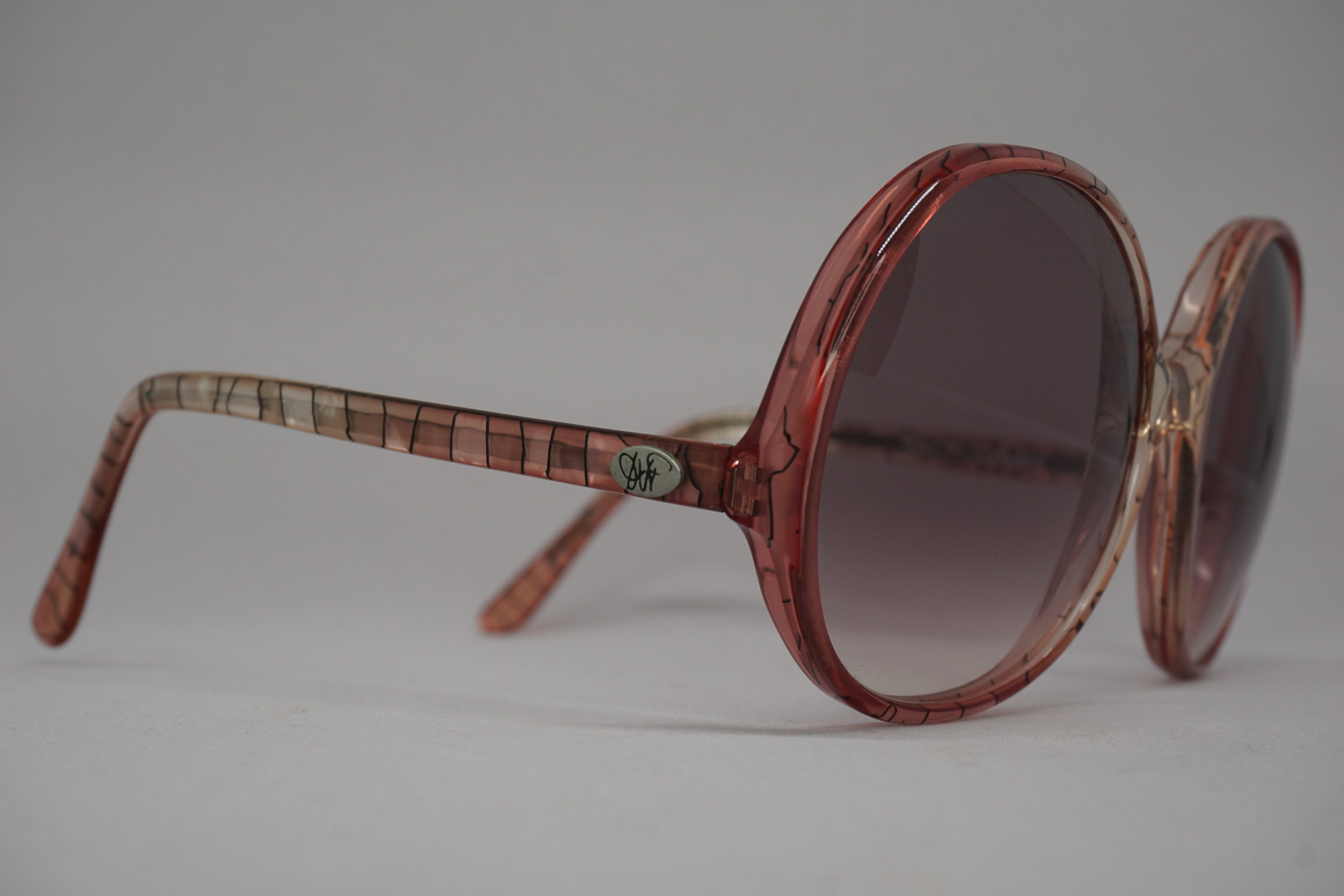 Diane-Von-Furstenberg-Antibes-Vintage-Sunglasses-right.JPG