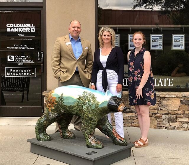 Happy Friday everyone! If you find yourself out and about downtown this weekend, be sure to stop and check out our bear, Autumn! You can find Autumn at the start of Main St. in front of Coldwell Banker King. We want to say huge thank you to Terri Kin