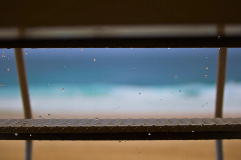 Under+the+Lifeguard+Rain++0104.JPG