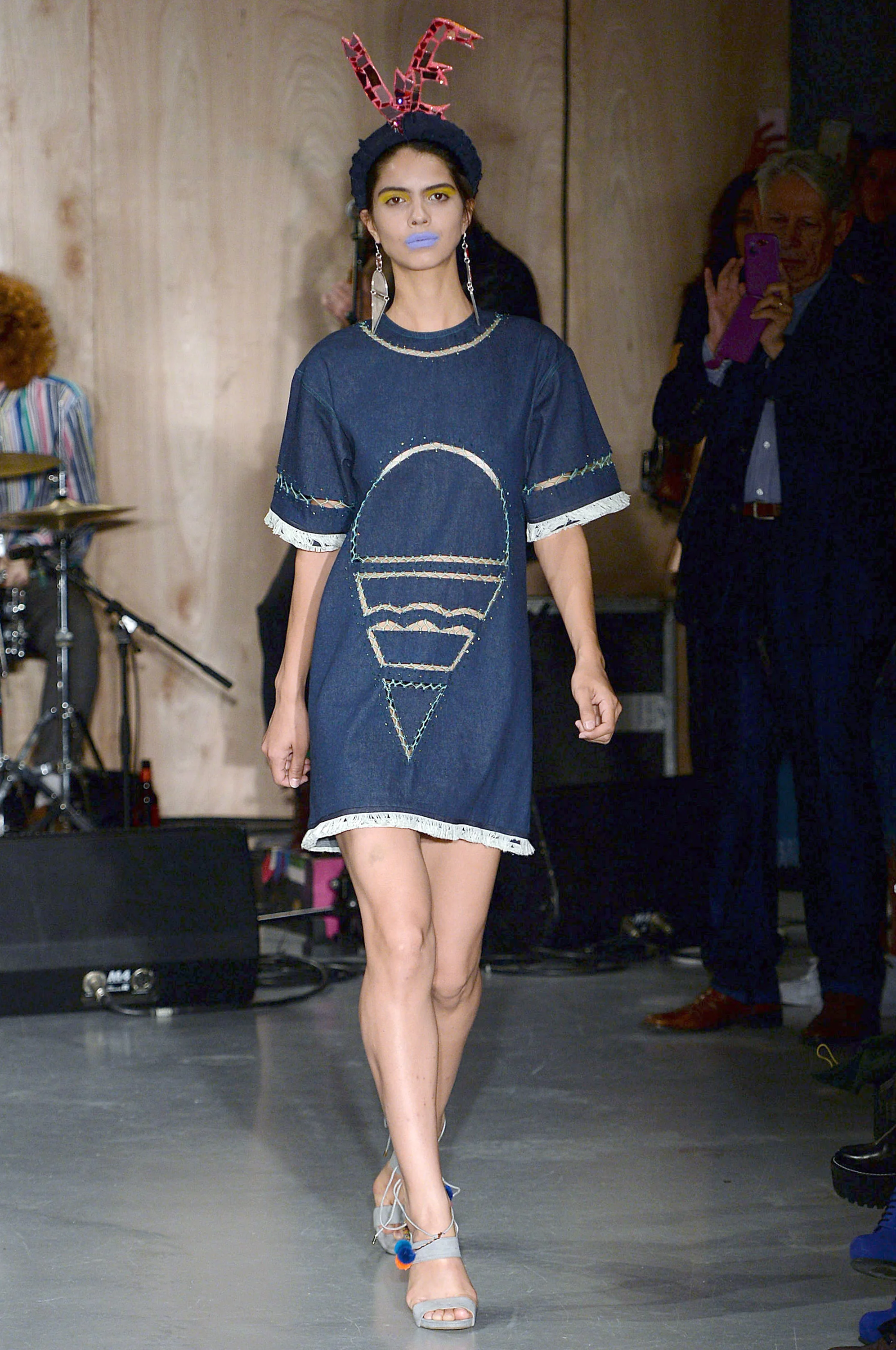 Look3.jpg