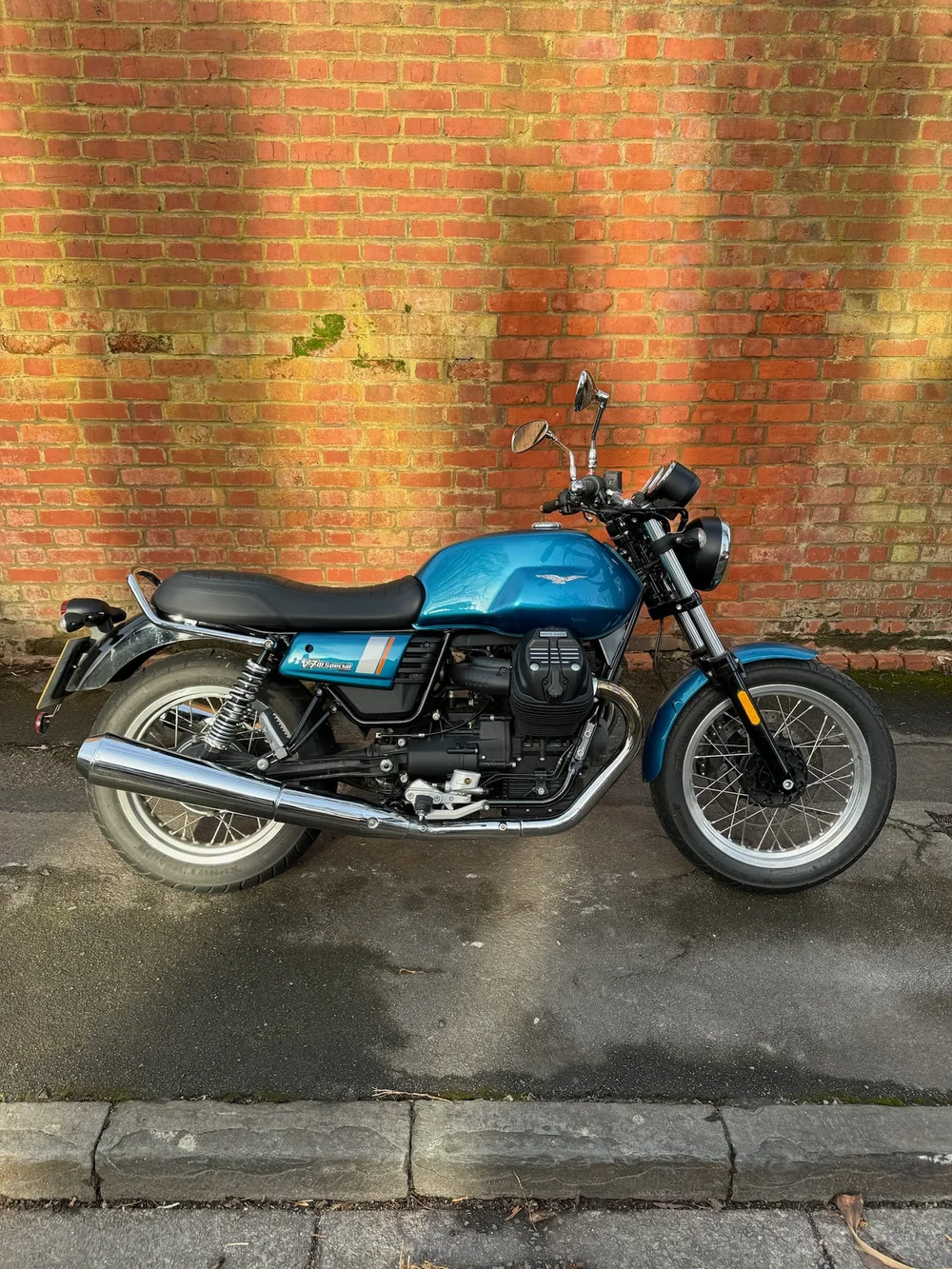 Moto Guzzi V7 III Special 2020 — Toolbox Lifestyle