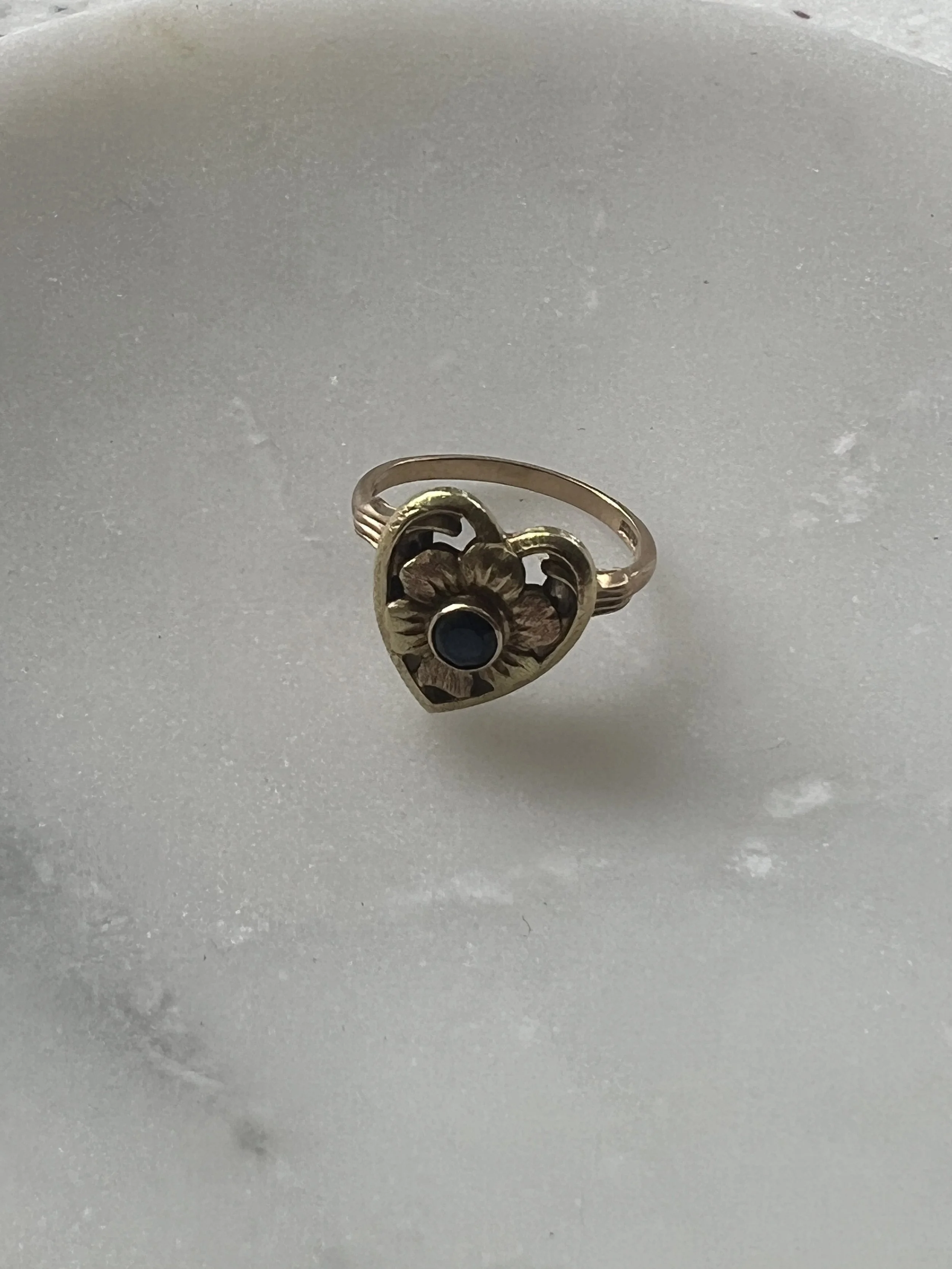 Kiki Vintage Black Diamond Filigree Heart Ring