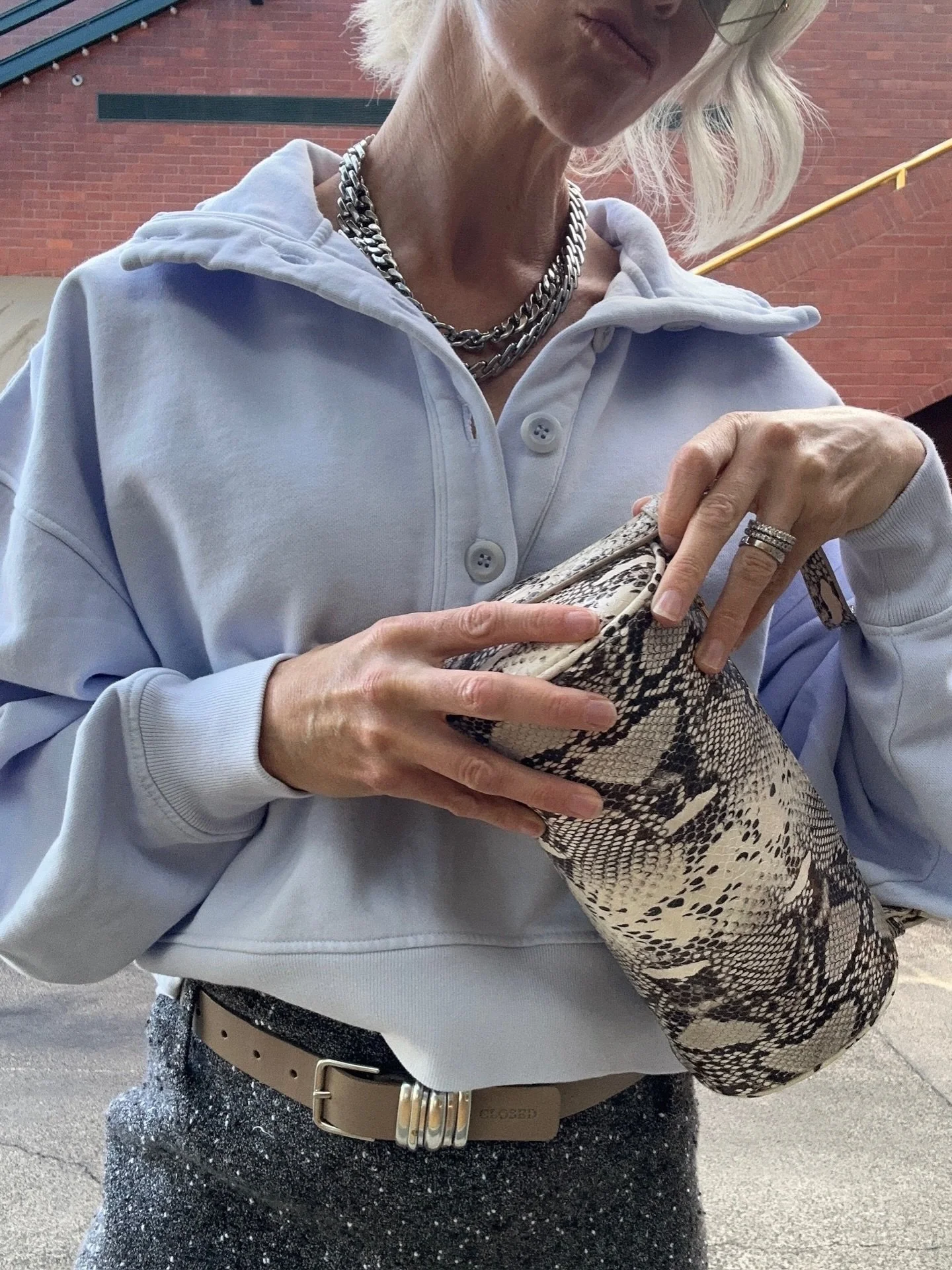 It&rsquo;s all in the details 🩵
Top: @citizensofhumanity 
Skirt: @alc_ltd 
Belt: @closedofficial 
Bag &amp; jewels: @mbshopgirls