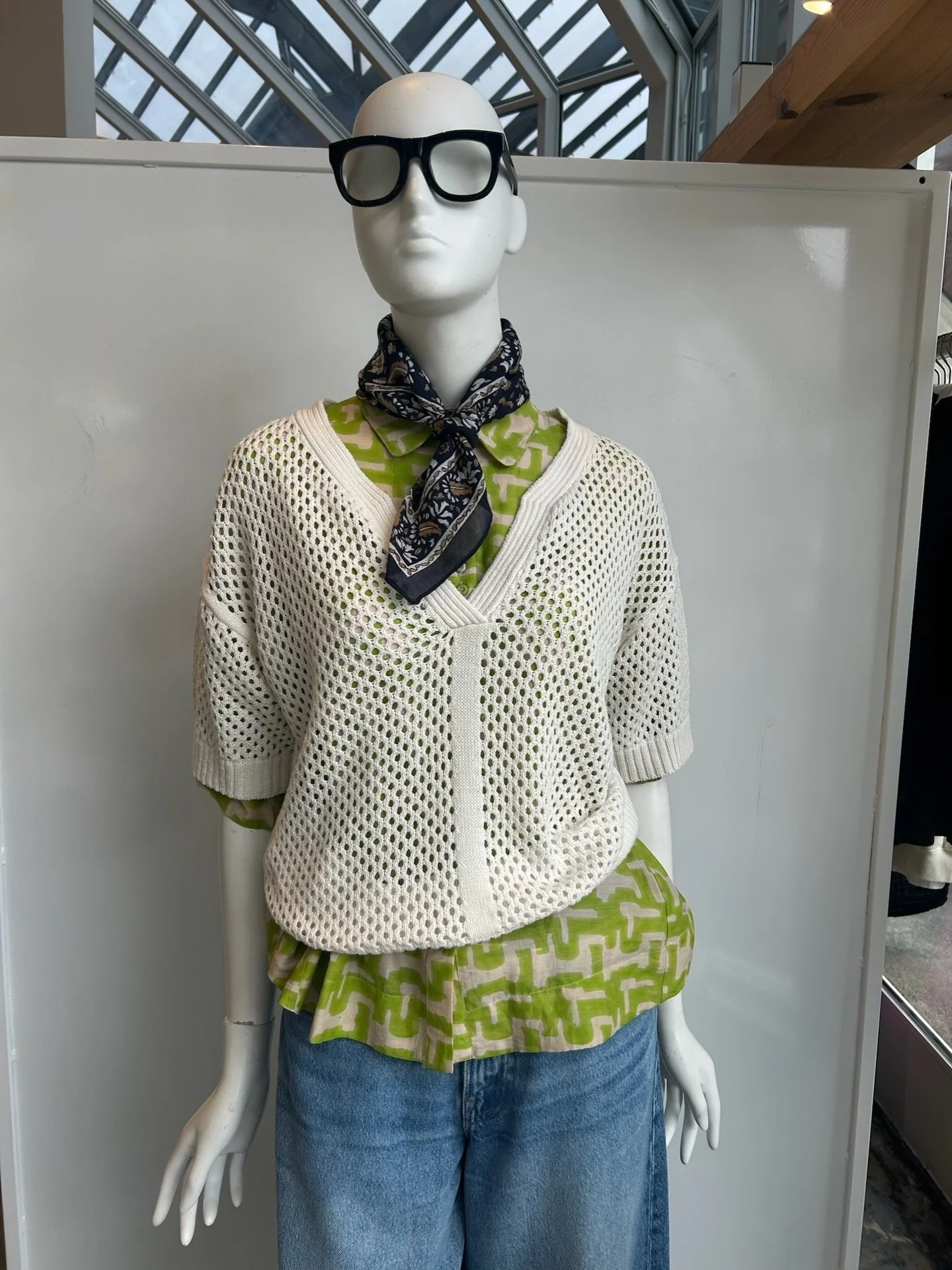 Be bold ✌🏼 mix colors. Mix prints. Accessorize.