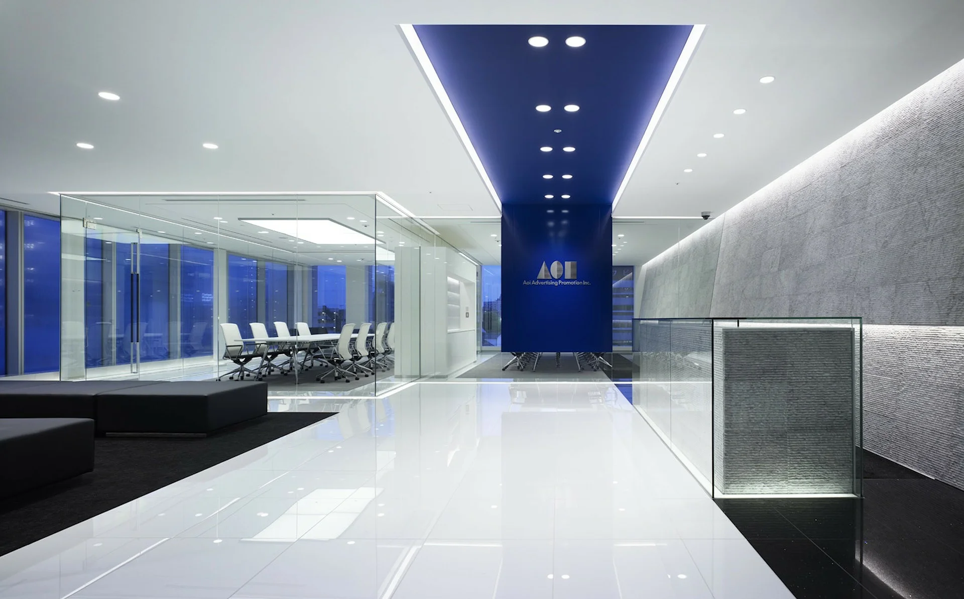 light building-91228_1920.jpg