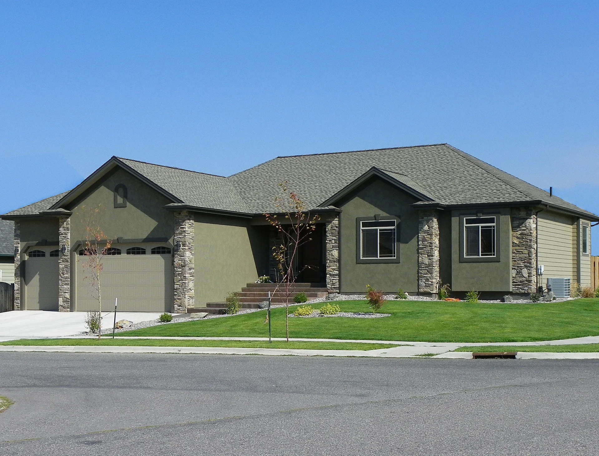 TY single-family-house-475877_1920.jpg
