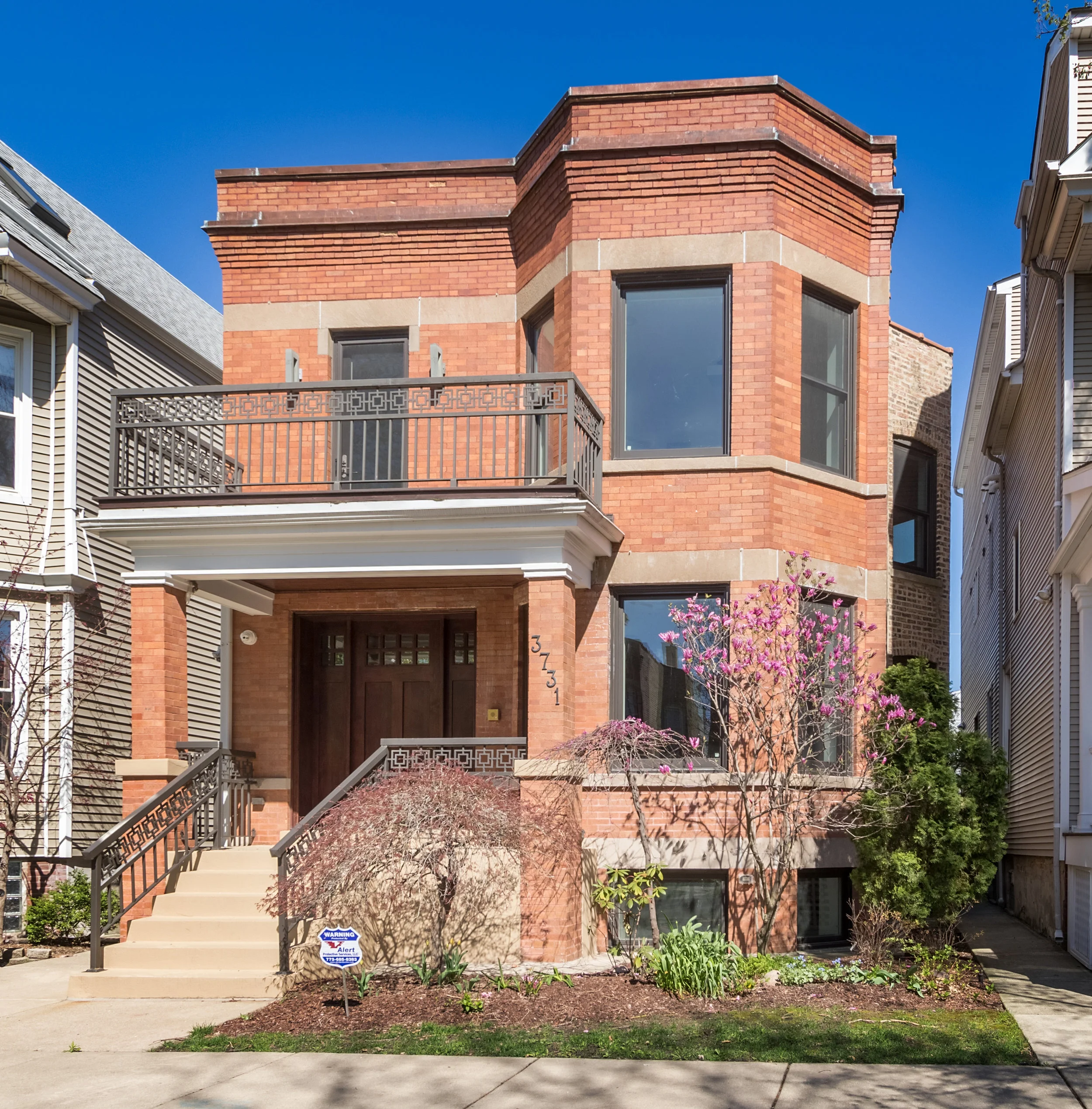 3731 N Bell