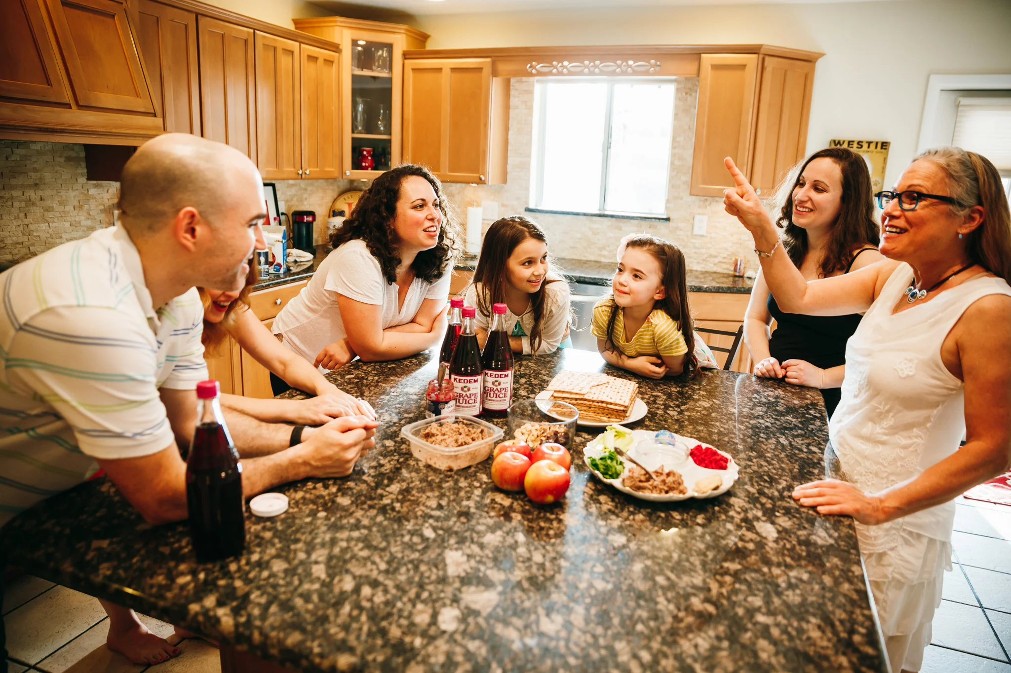 screen_JulieGriffinPhotography_KahnExtendedFam-Indoor_122.jpg