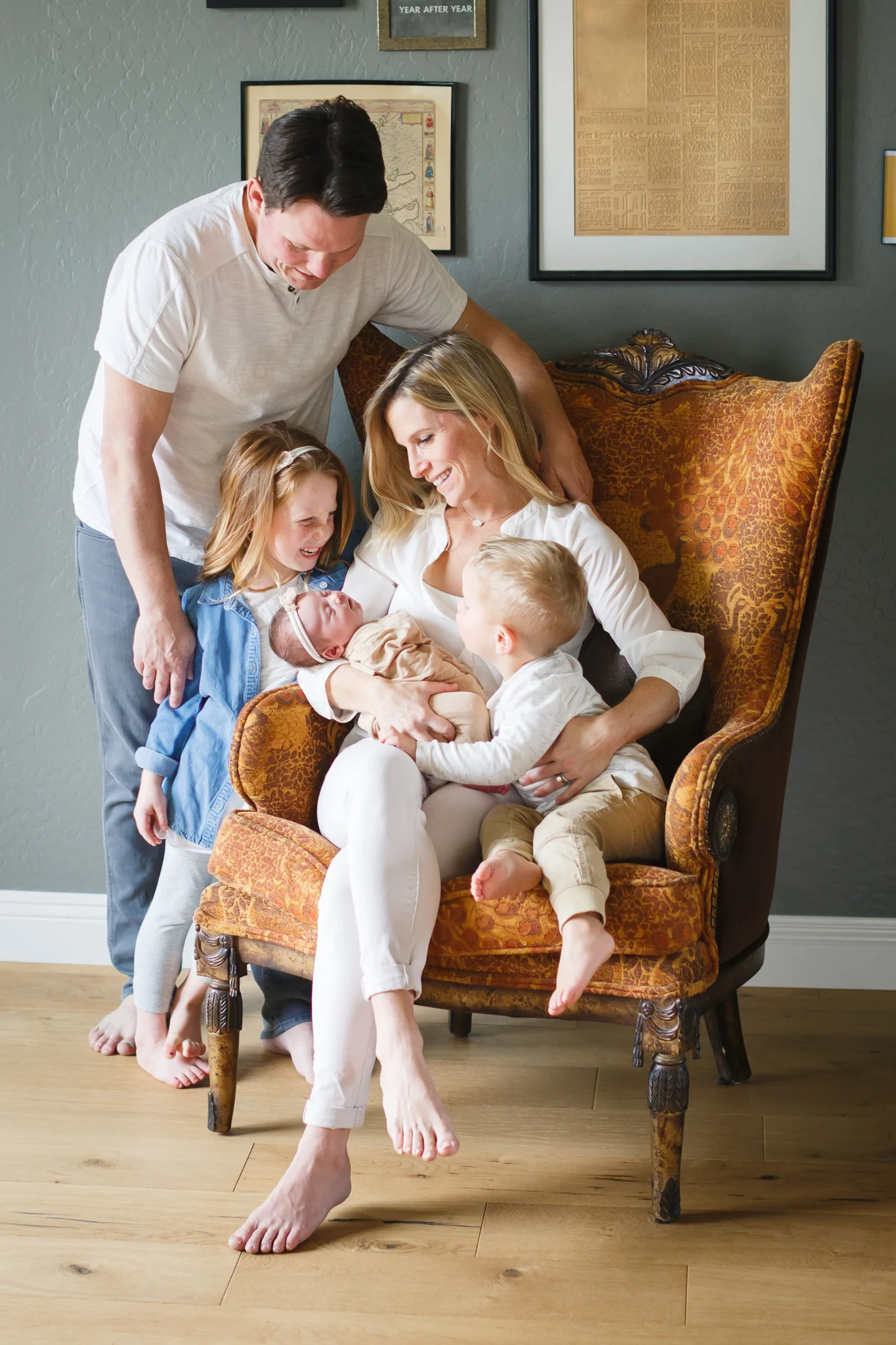 screen_JulieGriffinPhotography_Sutton-NewFam_121.jpg