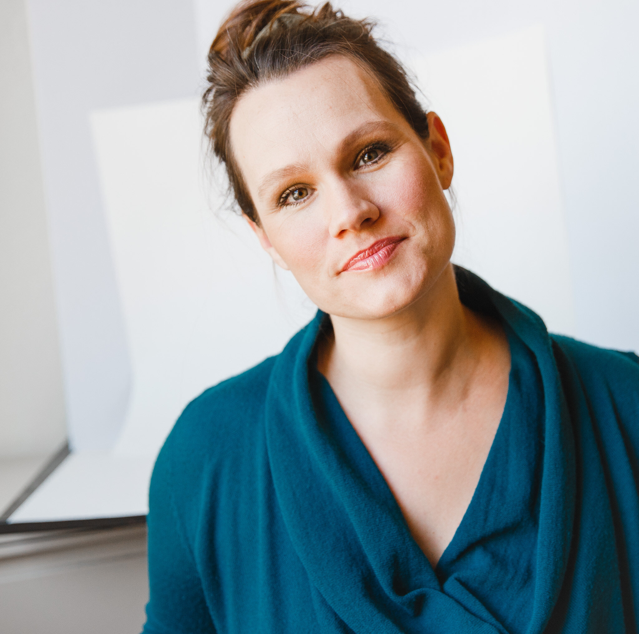 screen_JulieGriffinEducation-headshotsMay2020__095-Square.jpg