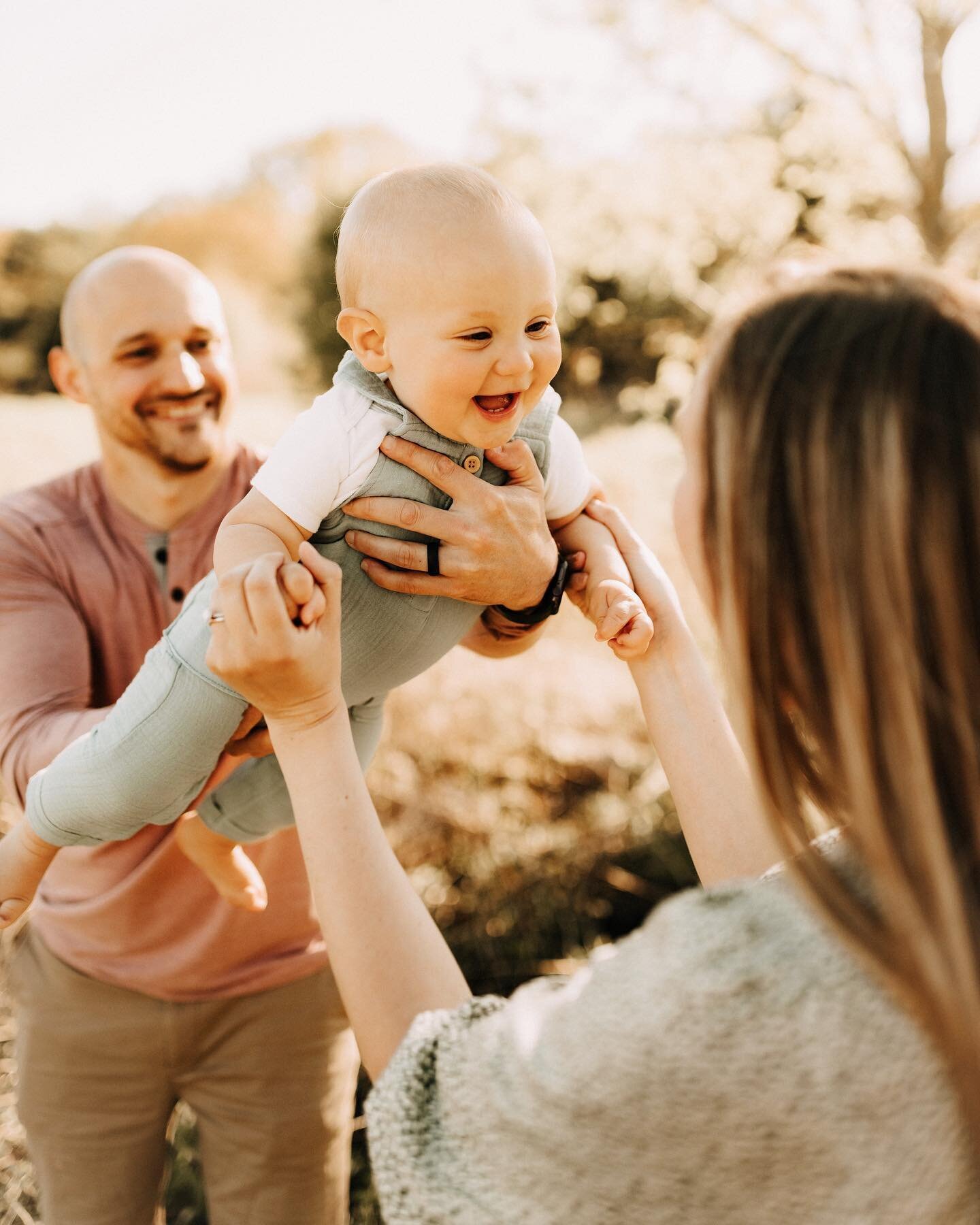 Brown Family with the absolute smiliest little cutie ☀️🥰