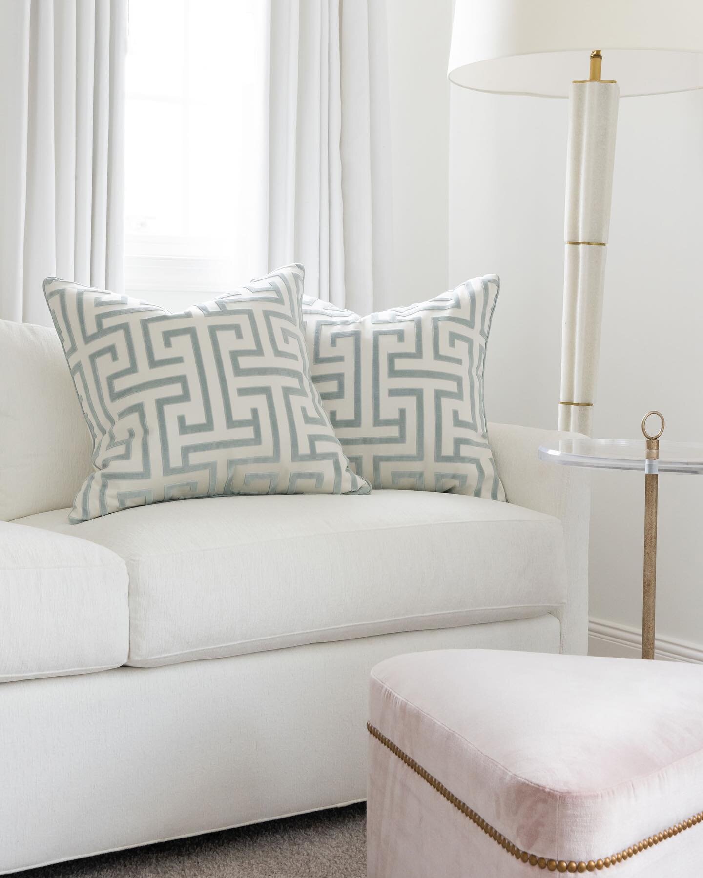 Its so much fun to create offices for busy moms! It&rsquo;s the perfect place to use pops of soft pinks and blues!
&bull;
&bull;
&bull;
&bull;
&bull;
&bull;
&bull;
&bull;
&bull;
&bull;
&bull;
📸 @allisonelefantephoto 
#juliecouchinteriors #nashvilled