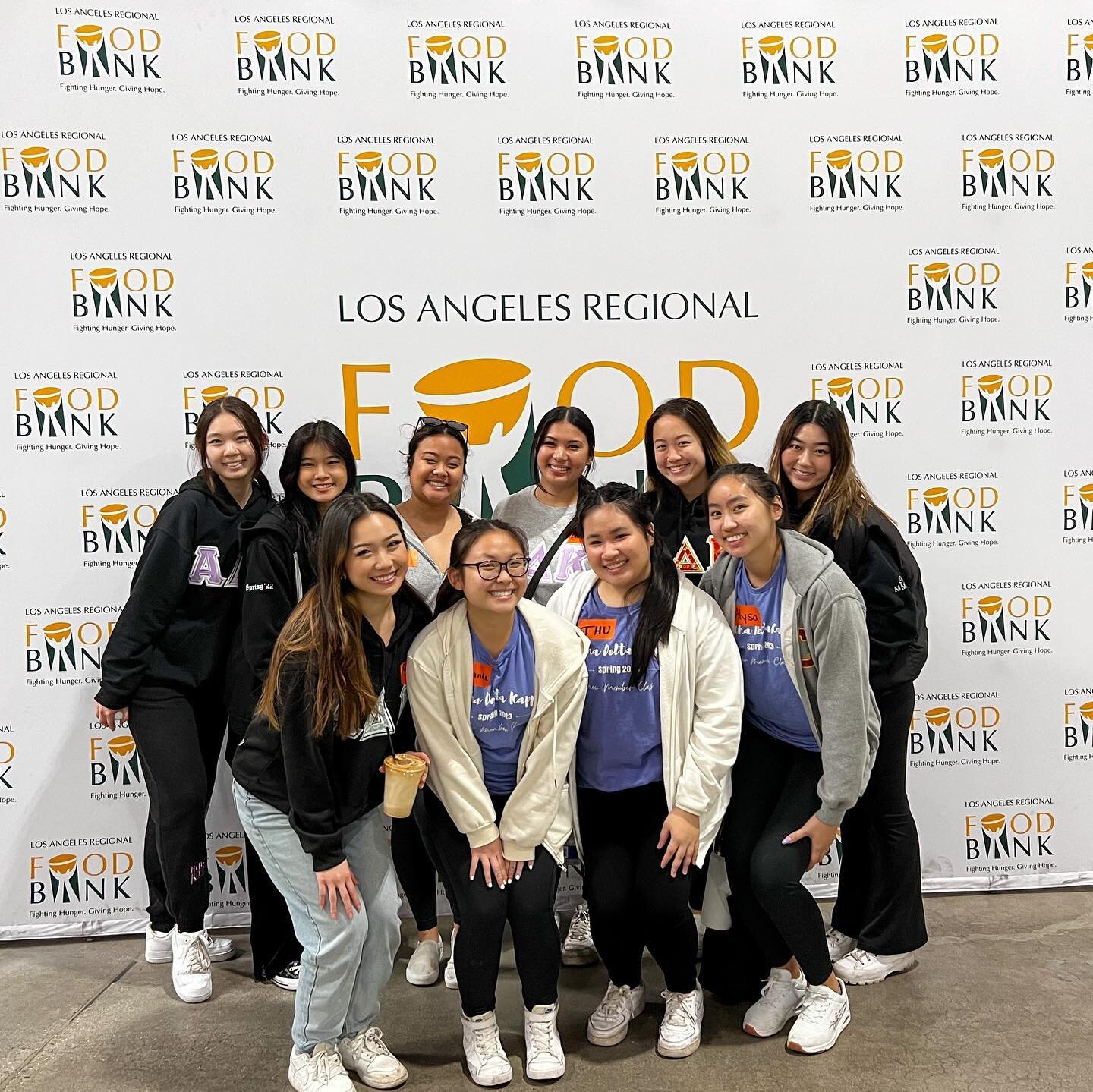 Last week, our sisters volunteered at the Los Angeles Regional Food Bank and helped in the assembly of 3360 food kits for the Los Angeles elderly #WeFeedLA 💗