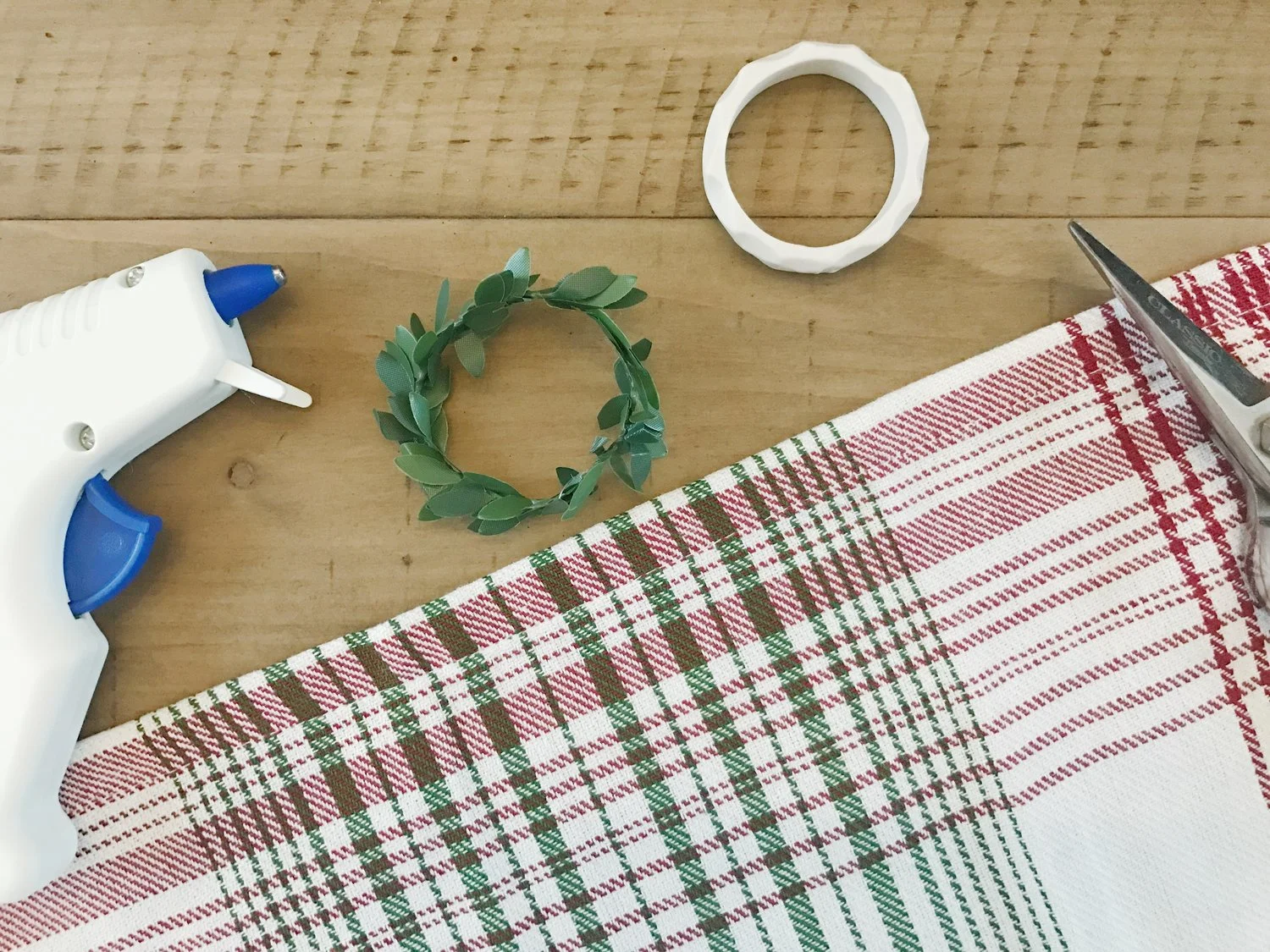 DIY TARGET WREATH NAPKIN RINGS