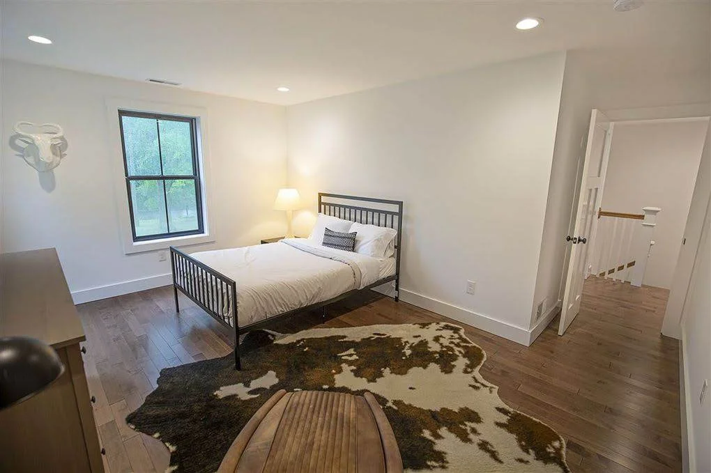10 - Bedroom 3 - 02.jpg