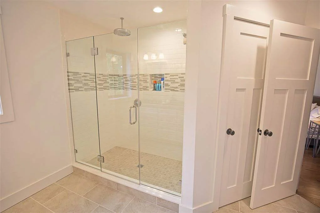 08 - Master Bath - 02.jpg