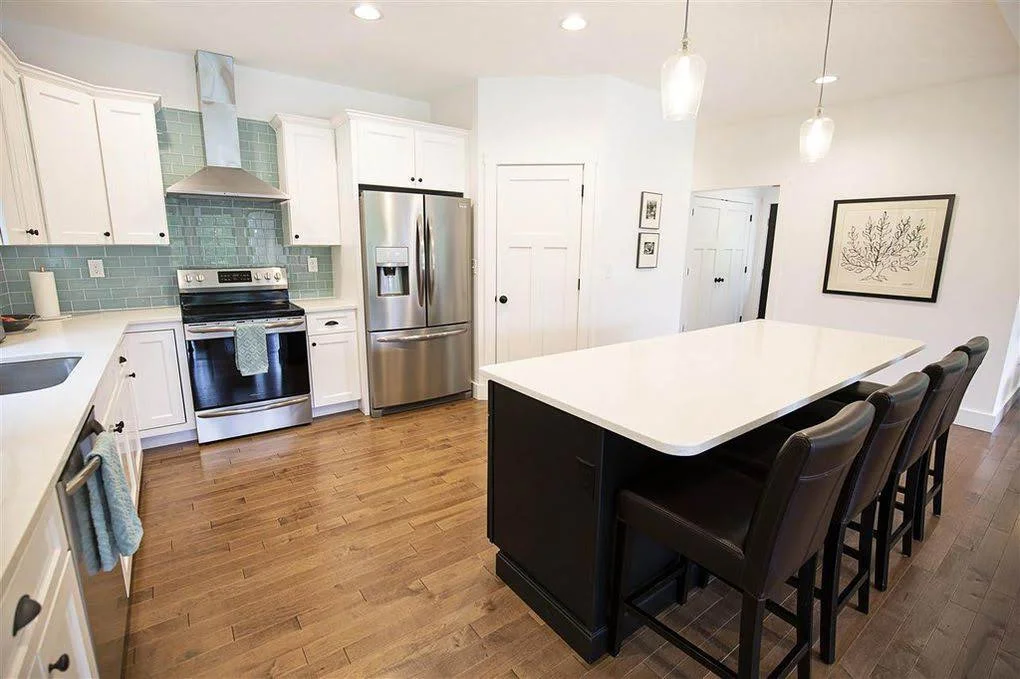 06 - Kitchen - 01.jpg