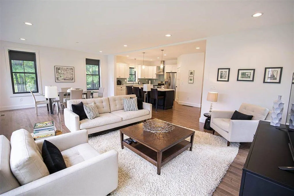 04 - Living Room 01.jpg