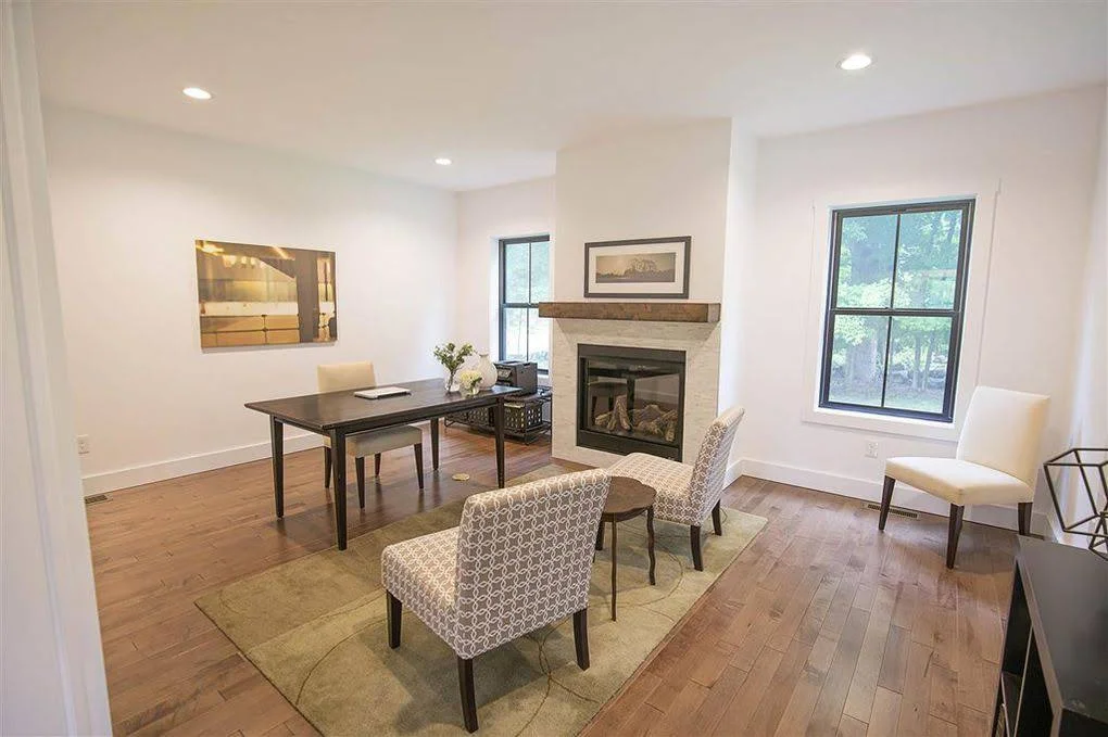 02 - Family Room - 01.jpg