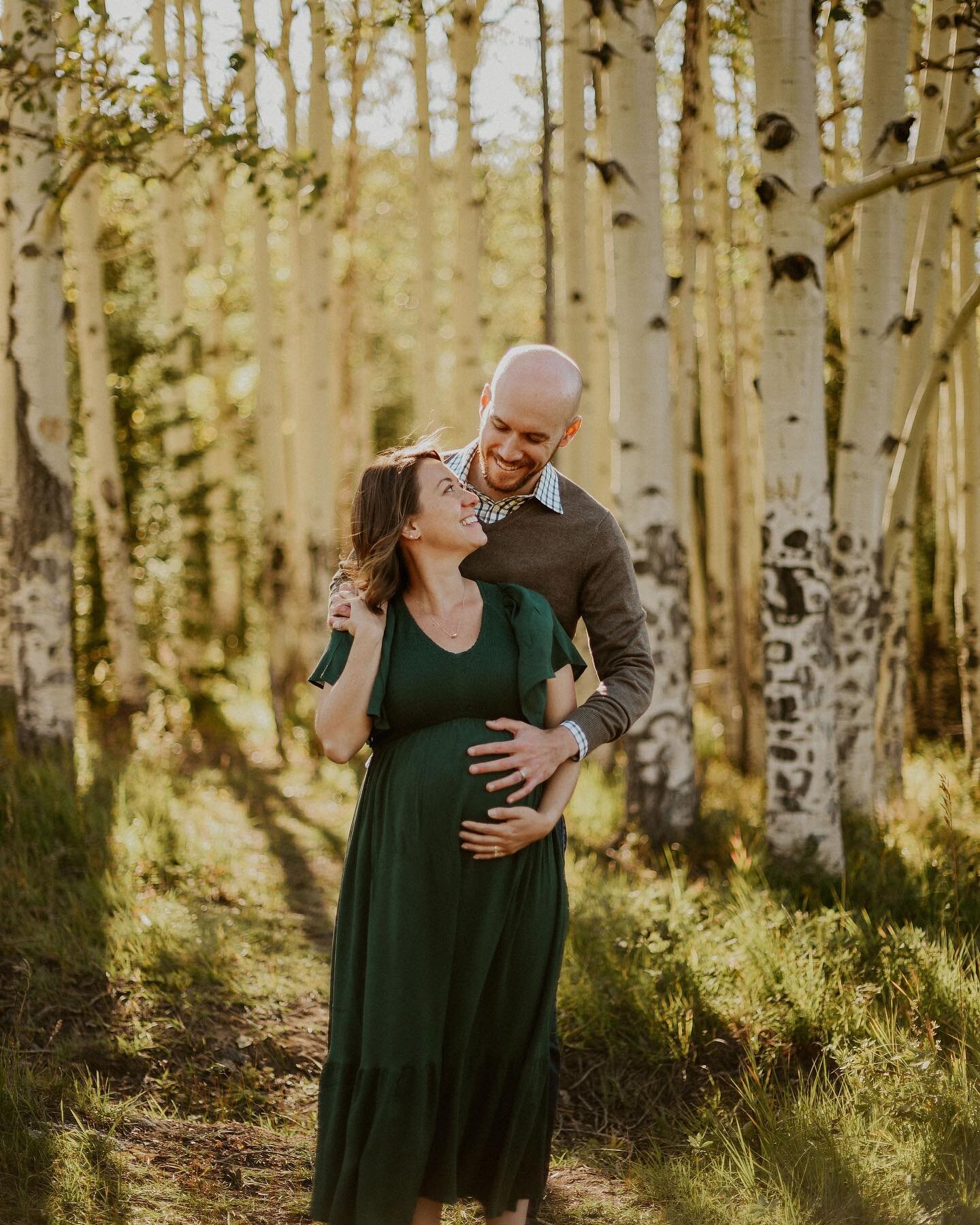 The aspen trees came out to PLAY during this beautiful maternity shoot with S &amp; J 😍🍁 even though it&rsquo;s still 80 degrees in Denver, we were definitely feeling the autumn vibes during this session. I&rsquo;m so excited for these two and can&