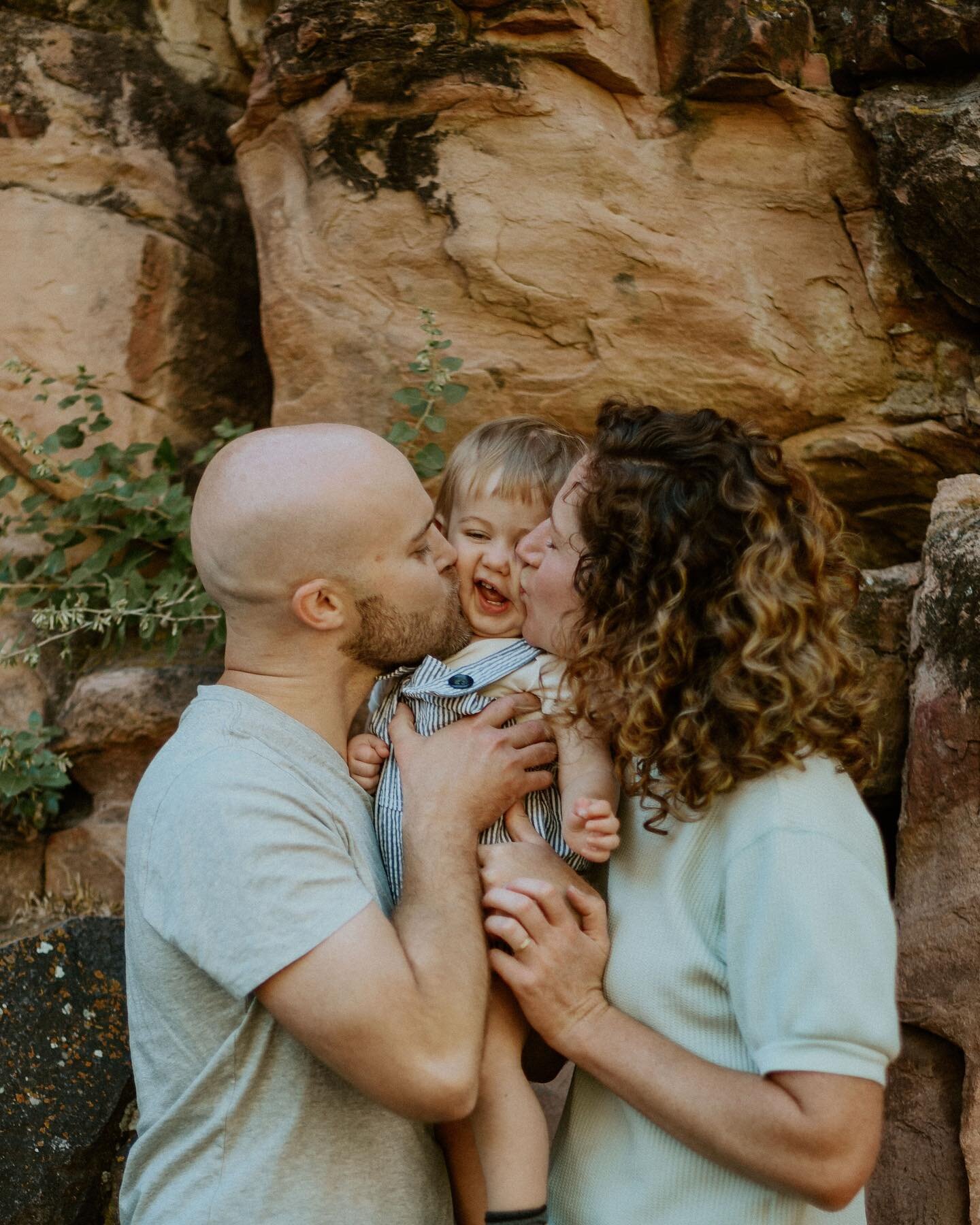 One of my absolute favorite prompts to do in family sessions is the &ldquo;squishy face.&rdquo; This adorable fam nailed it 👍🏼
.
.
.
.
.
🏷 
#familyphotography #familyphotos #familyphotoshoot #familyphotographer #coloradofamilyphotographer #denverf