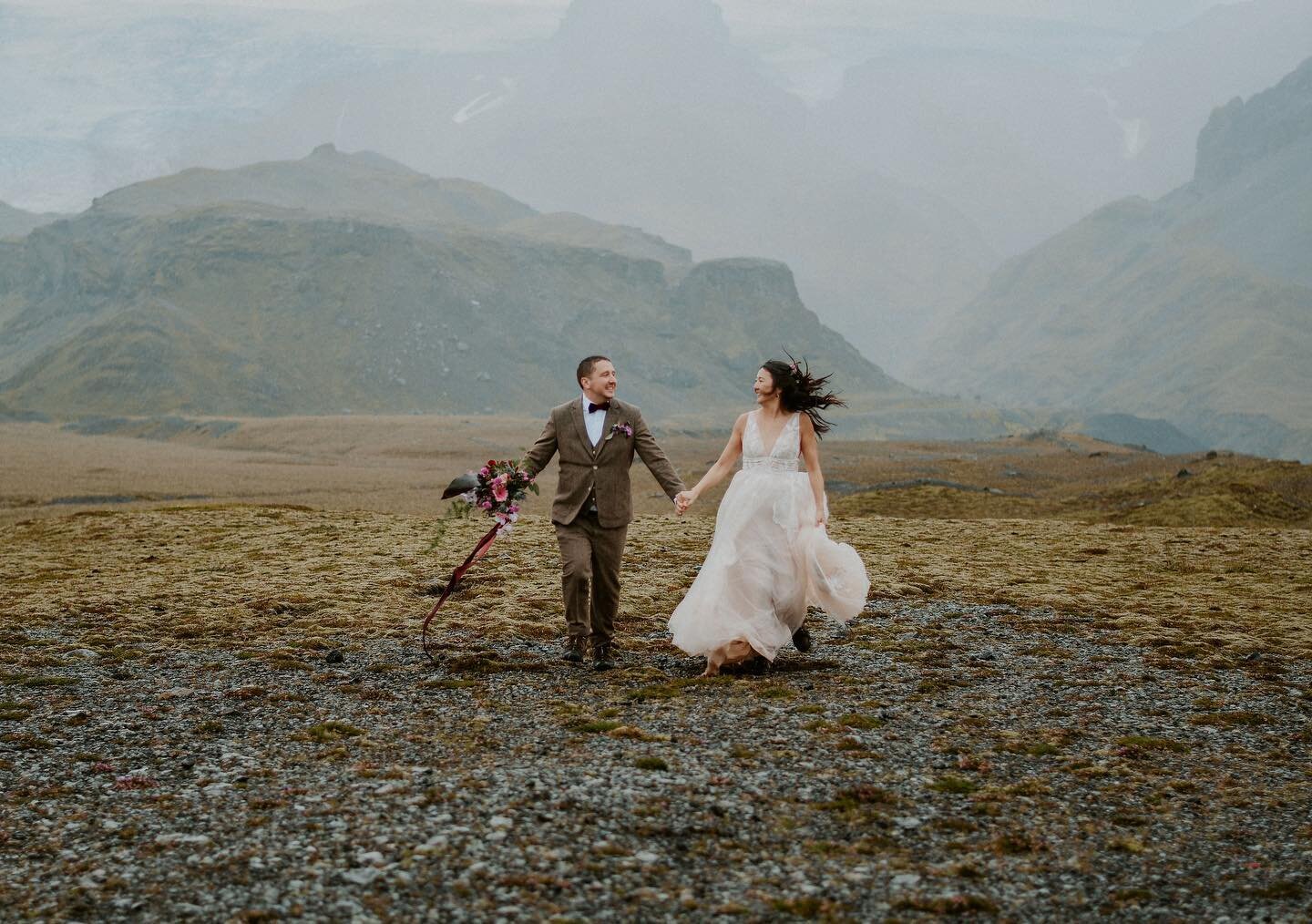 Running into the weekend like:🏃&zwj;♂️ 💨 
.
.
.
.
.
.
.
🏷 
#elopementphotographer #weddingphotographer #elopement #elopementphotography #weddingphotography #coloradoweddingphotographer #denverweddingphotographer #coloradowedding #coloradoelopement