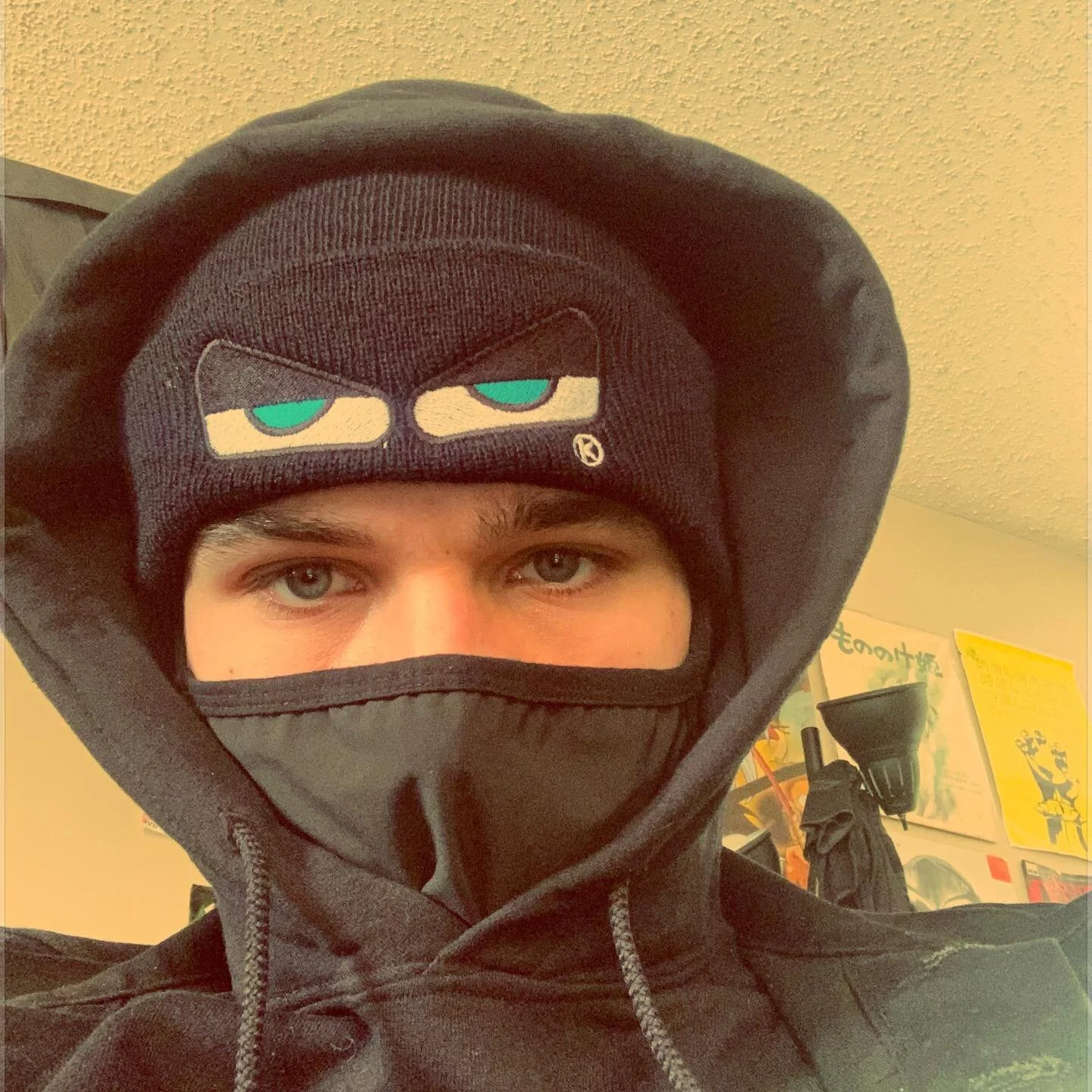 Day 15 ft my covid face
I hate/love wearing a mask is it just me or? 
#20daysoffocus