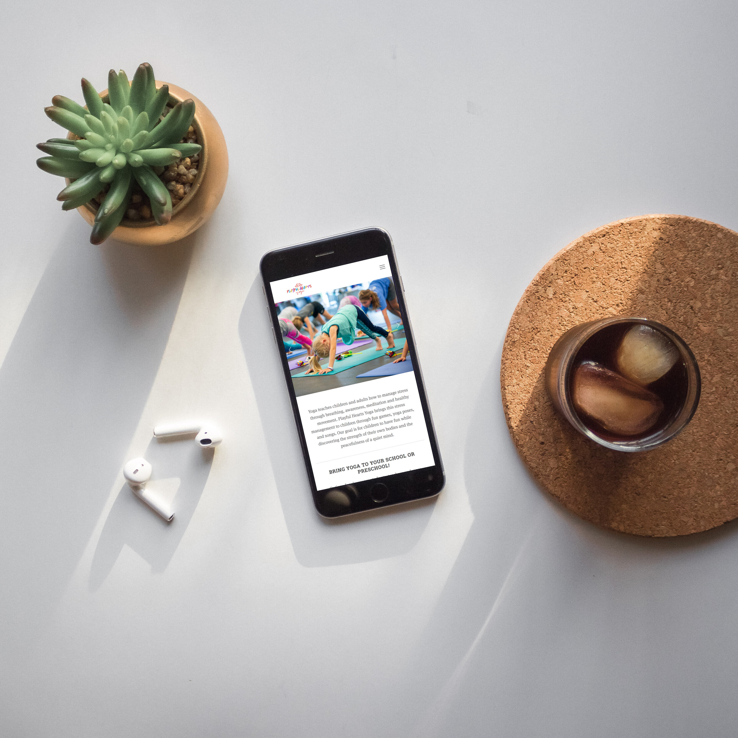 iphone-6-space-gray-on-white-table.jpg