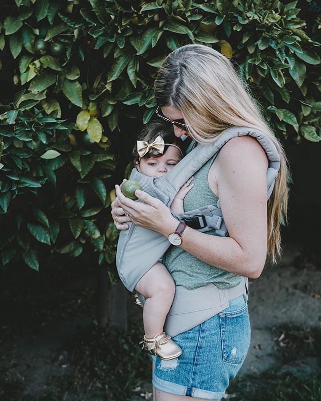 This girl has the most incredibly curious eyes. She wants to go everywhere with me and see every possible thing there is. I'm going to have to leash her when she starts to walk! 😂😝 I'm so grateful for the @lillebaby carrier because I can take her e