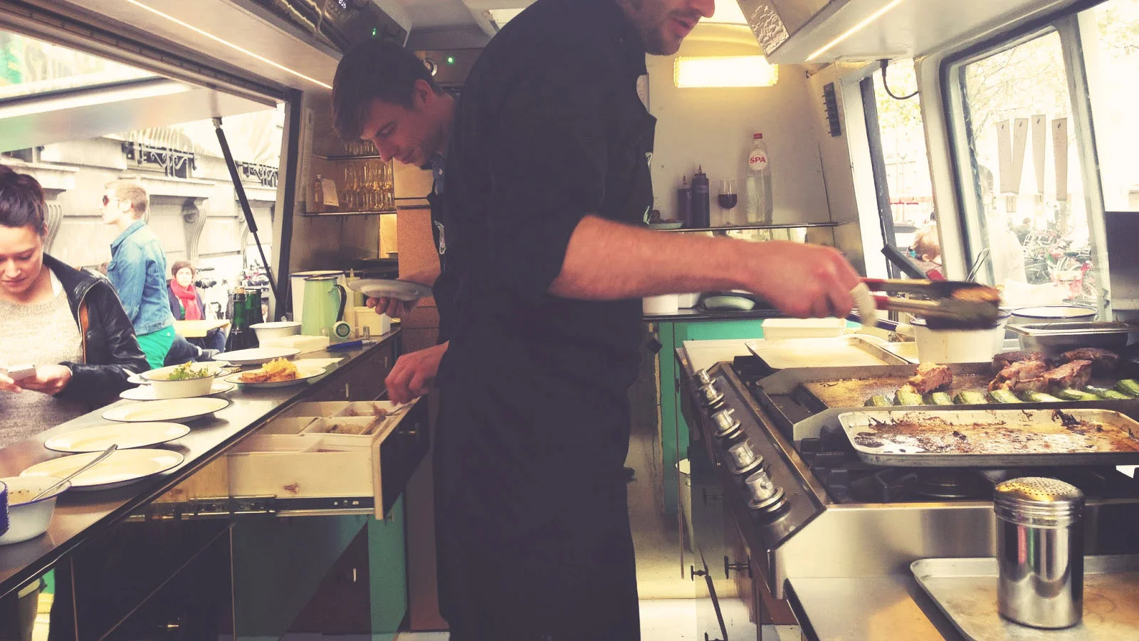 Krachtvoer-antwerp-meteor-foodtruck-06 copy.jpg