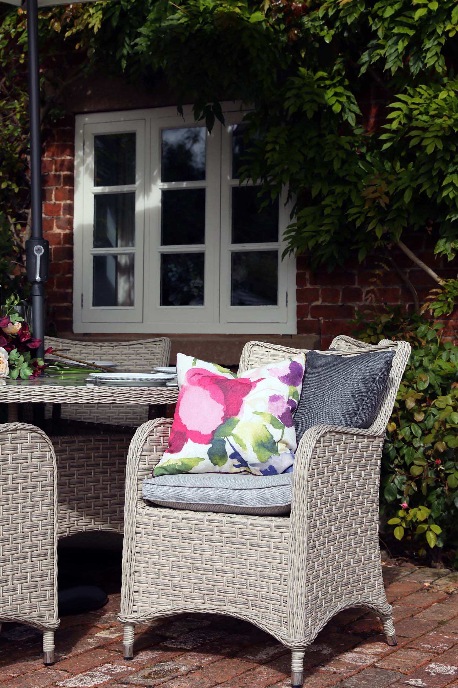 Turin 6 Seat Round Dining Set — Pyle Garden Village